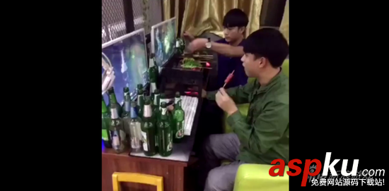 在網吧燒烤,在網吧洗腳,在網吧煎蛋