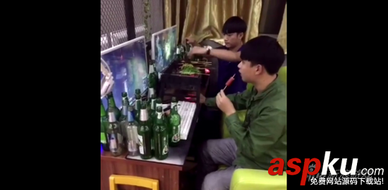 在網吧燒烤,在網吧洗腳,在網吧煎蛋