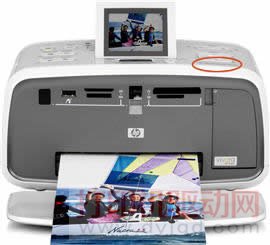 在右下角（頂部）查找打印機型號