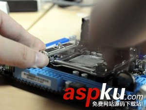 如何安裝cpu散熱器來為CPU散熱或更換CPU散熱硅脂