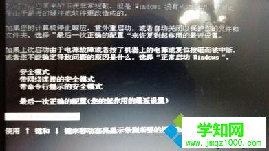 電腦顯示器黑屏但燈亮怎么辦