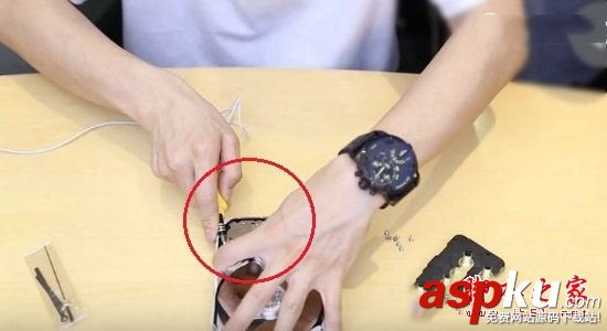 機械硬盤,3.5英寸硬盤,機械硬盤螺絲怎么拆,機械硬盤硬盤拆解