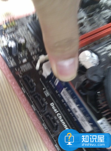 計算機該如何安裝內存條 電腦安裝內存條的圖文教程