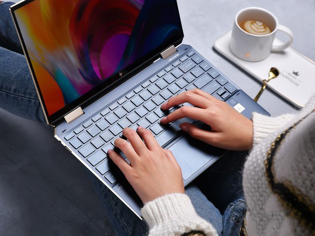 惠普發布英特爾移動超能版筆記本惠普Spectre x360變形本：重新定義高端PC體驗 