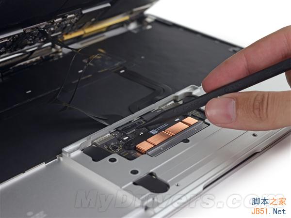 新MacBook完全拆解：蘋果太強大了