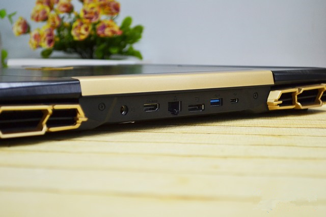 機械鍵盤！機械革命深海泰坦X7Ti-S評測 