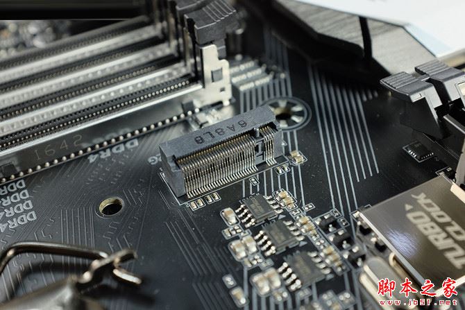三、拆解解析：11相供電、雙M.2