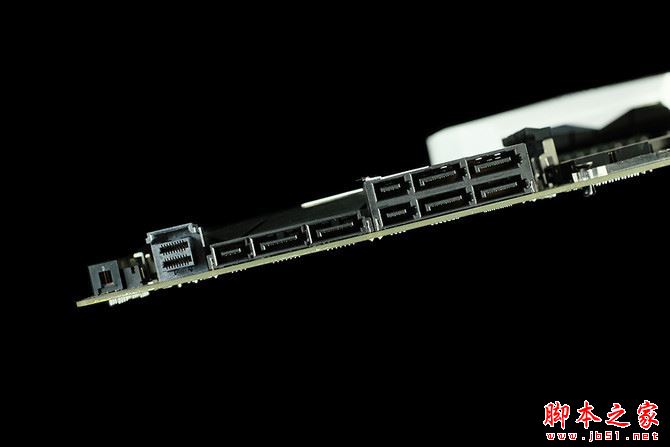 三、拆解解析：11相供電、雙M.2