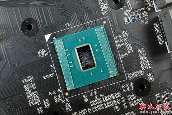 三、拆解解析：14相供電、3枚超頻按鈕
