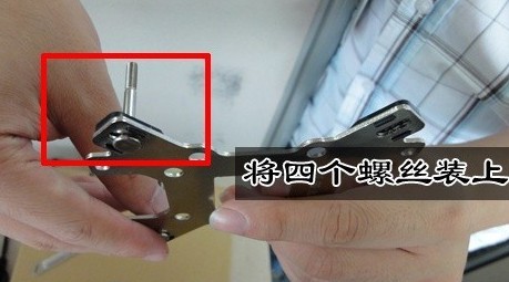 螺絲一定要完全寧進背板插孔內，確散熱器穩定運行。