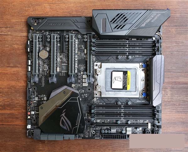 AMD Ryzen ThreadRipper 1950X配什么顯卡和主板好？