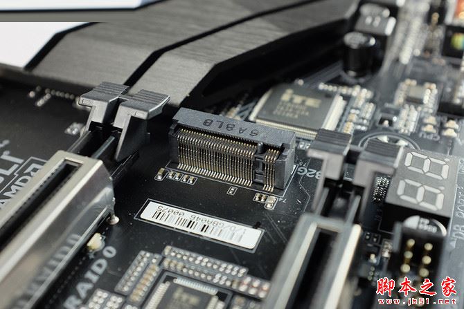 三、拆解解析：11相供電、雙M.2