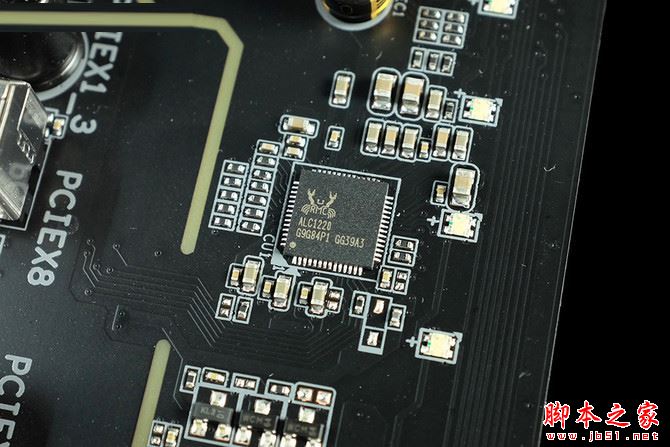 三、拆解解析：11相供電、雙M.2