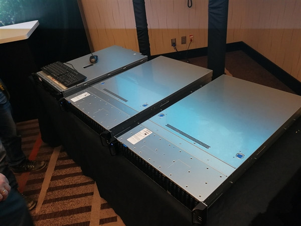 AMD 32核心終極Zen性能展示：完勝Intel 22核心旗艦
