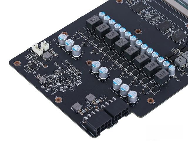 霸道暗黑風 微星GTX 1080 Ti魔龍TRIO評測 