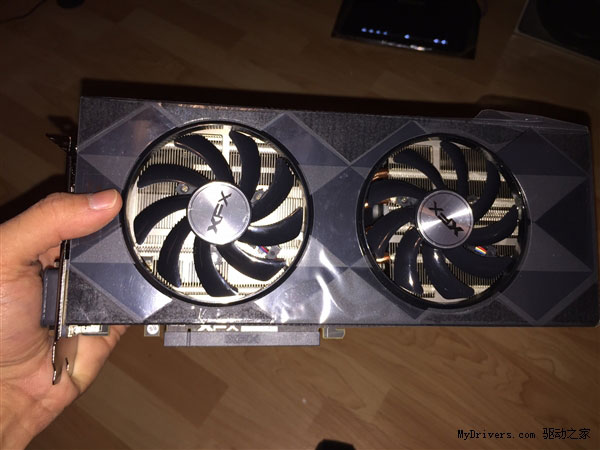 有點驚喜 AMD R9 390X實卡/性能首曝