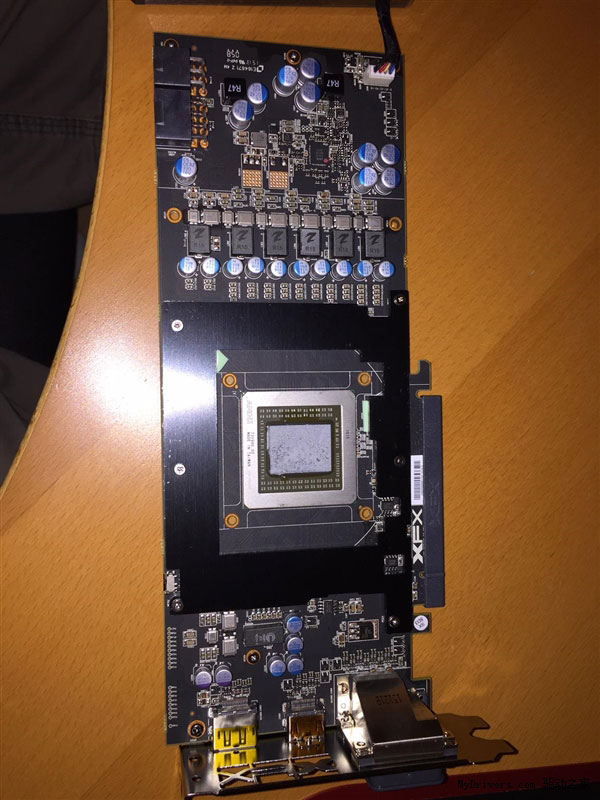 有點驚喜 AMD R9 390X實卡/性能首曝