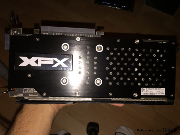 有點驚喜 AMD R9 390X實卡/性能首曝