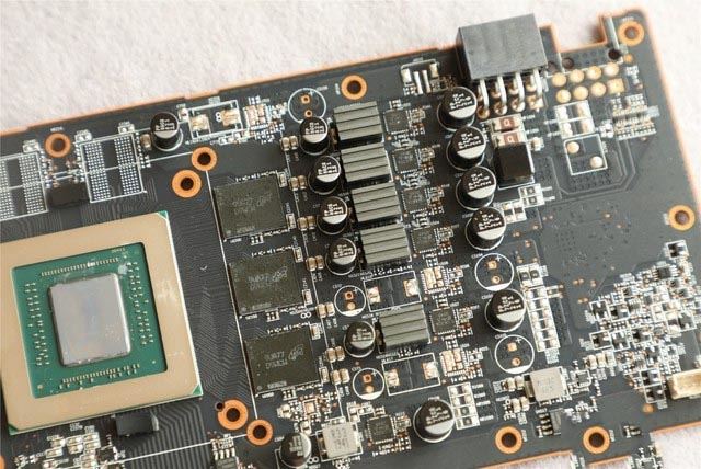 5600XT 14Gbps新版首測 AMD又來了一發良心升級 