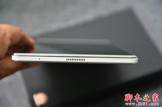內置哈曼卡頓揚聲器