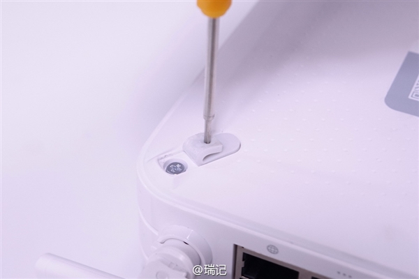 新小米路由換硬盤教程：容量暴增兩倍