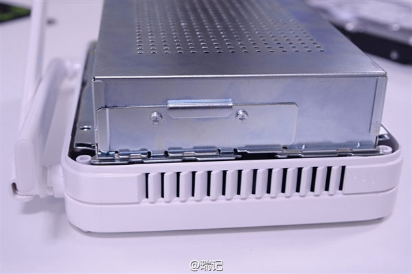 新小米路由換硬盤教程：容量暴增兩倍