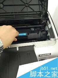 怎樣給激光打印機更換碳粉盒