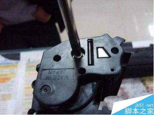 給力再現 佳能2900打印機硒鼓加粉圖解 