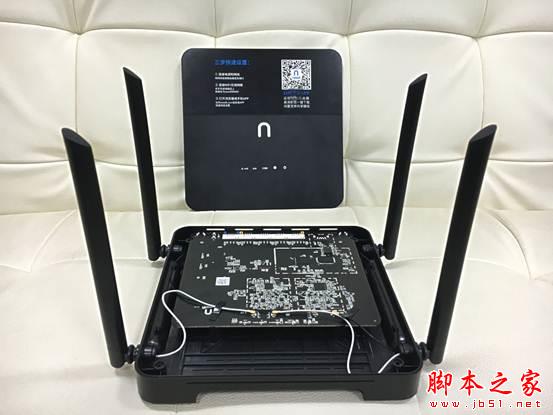 說明: 拆機第三步：拆開蓋板