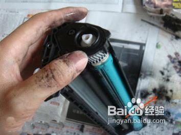 惠普1000激光打印機硒鼓怎么加粉