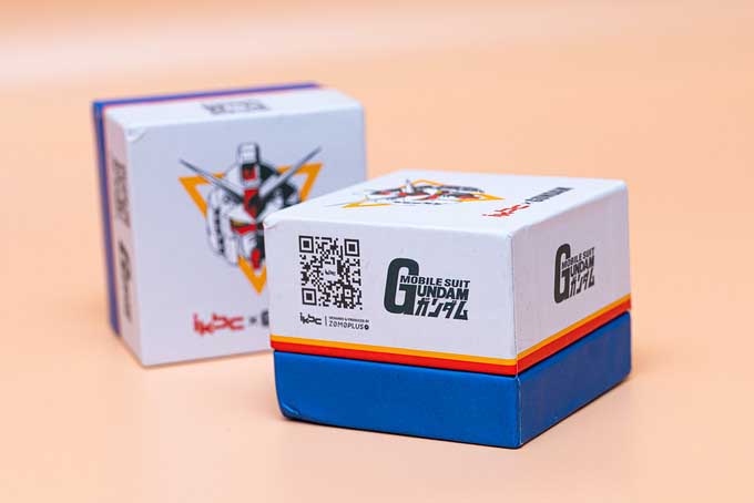 高達，屹立在電腦桌上，IKBC RX-78-2配色機械鍵盤