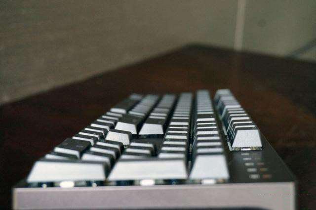 強悍是本分，低調是本能，杜咖Taurus K310 RGB機械鍵盤上手