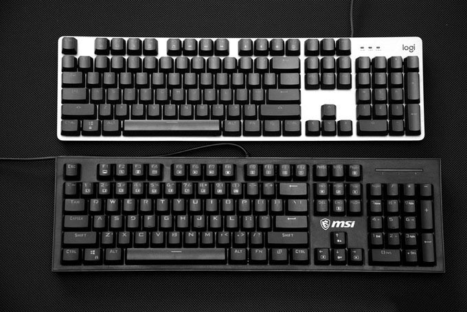 微星GK50 Z、羅技K845，一個適合新手，一個適合小資