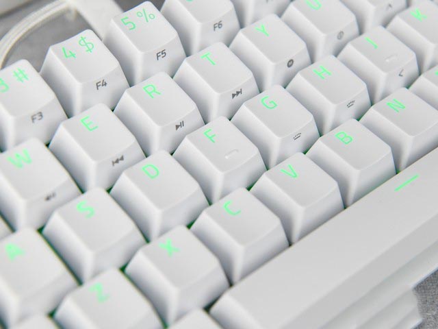 萬物皆可縮 雷蛇獵魂光蛛迷你版機械鍵盤評測 
