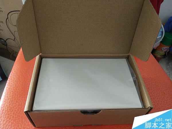 打開就是套著塑料袋的交換機本體