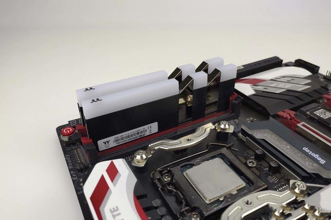 黑蘋果也玩高頻RGB內存條——曜越TT Toughram RGB 3600開箱簡測
