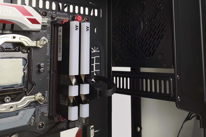 黑蘋果也玩高頻RGB內存條——曜越TT Toughram RGB 3600開箱簡測