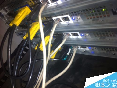 一臺顯示器連接多臺電腦