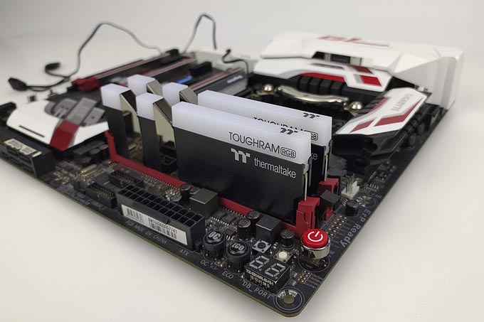 黑蘋果也玩高頻RGB內存條——曜越TT Toughram RGB 3600開箱簡測