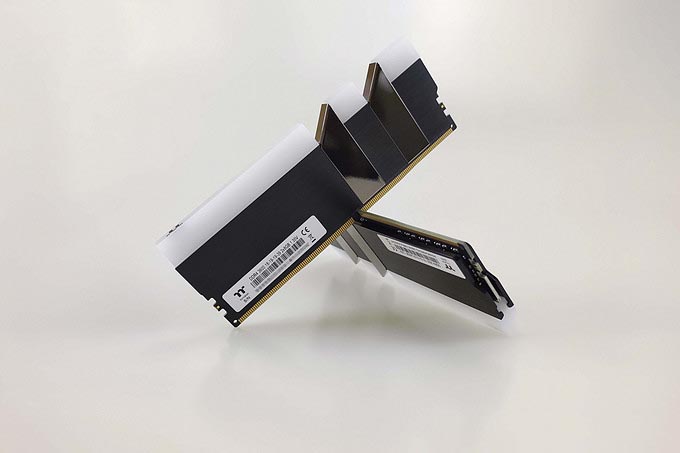 黑蘋果也玩高頻RGB內存條——曜越TT Toughram RGB 3600開箱簡測