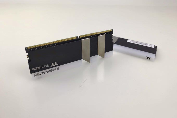 黑蘋果也玩高頻RGB內存條——曜越TT Toughram RGB 3600開箱簡測