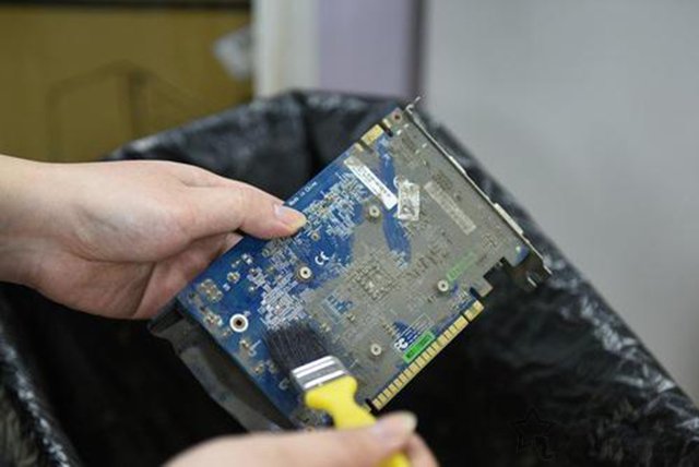 電腦顯卡花屏怎么辦？電腦獨立顯卡花屏的原因和解決方法