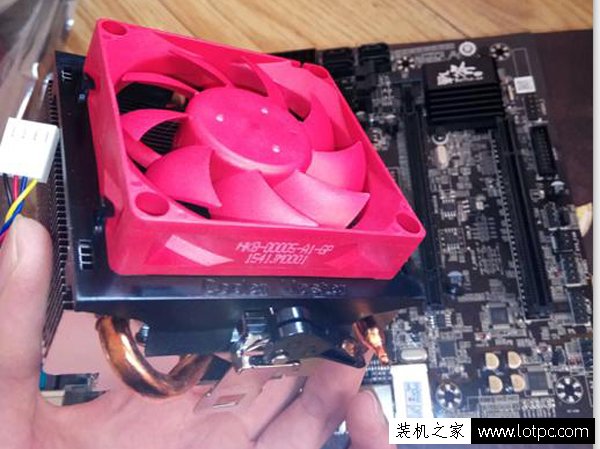 AMD CPU及CPU散熱器的安裝方法 AMD的處理器與風扇安裝圖解教程