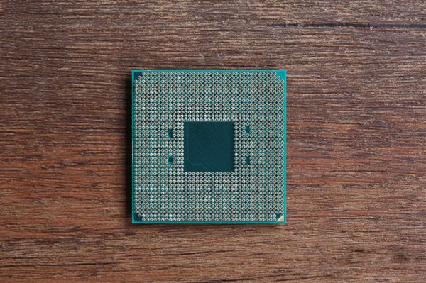 AMD全新二代銳龍Ryzen5 2600X盒裝自帶CPU散熱器嗎？
