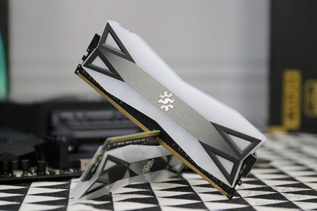 AMD銳龍R7 3700X配RTX2060Super獨顯組裝臺式機配置推薦+裝機圖賞