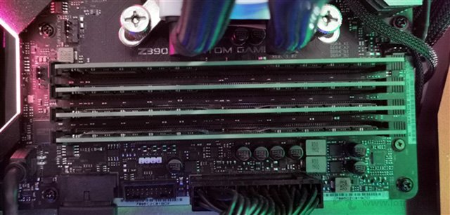 ddr4單條最大容量是多大？ddr4 32G內存條單條亮相