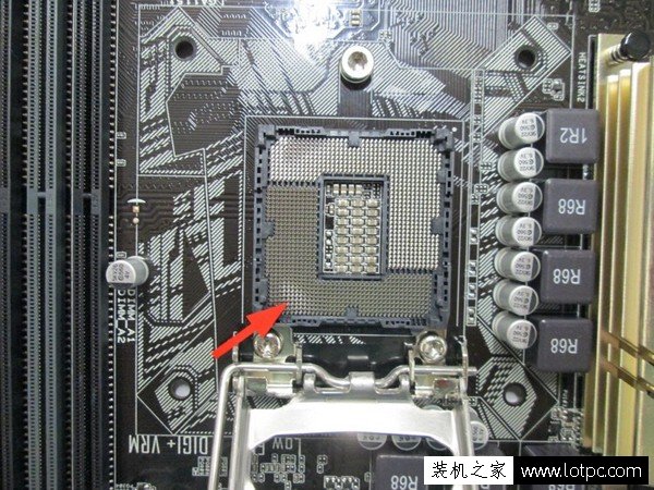 英特爾第六代酷睿skylake處理器被CPU散熱器壓變形