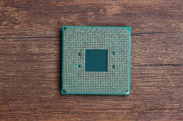 AMD銳龍Ryzen7 2700X盒裝自帶CPU散熱器嗎？自帶散熱器夠用嗎？