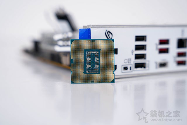 高顏值雪武戰姬純白主題，i7 11700K配RTX3070水冷主機方案