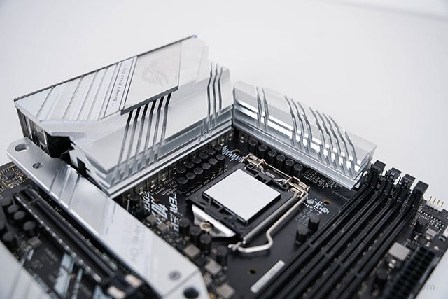 高顏值雪武戰姬純白主題，i7 11700K配RTX3070水冷主機方案